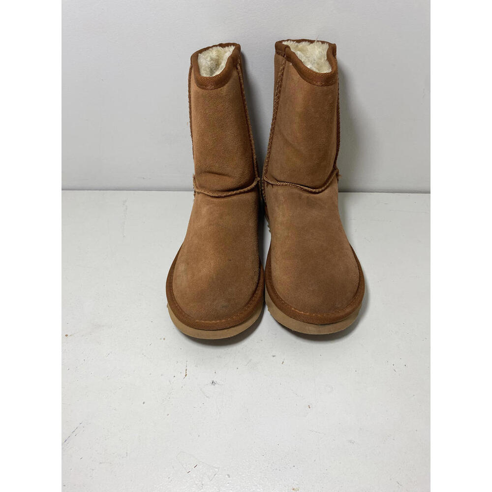 UGG Classic Short Chestnut Boots size 9 usa